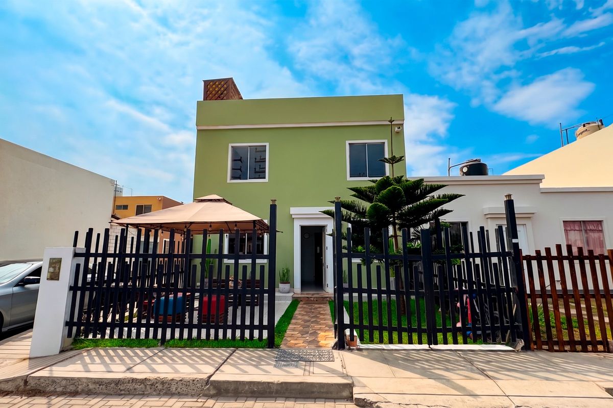 Casa frente a parque en Sol de las Delicias